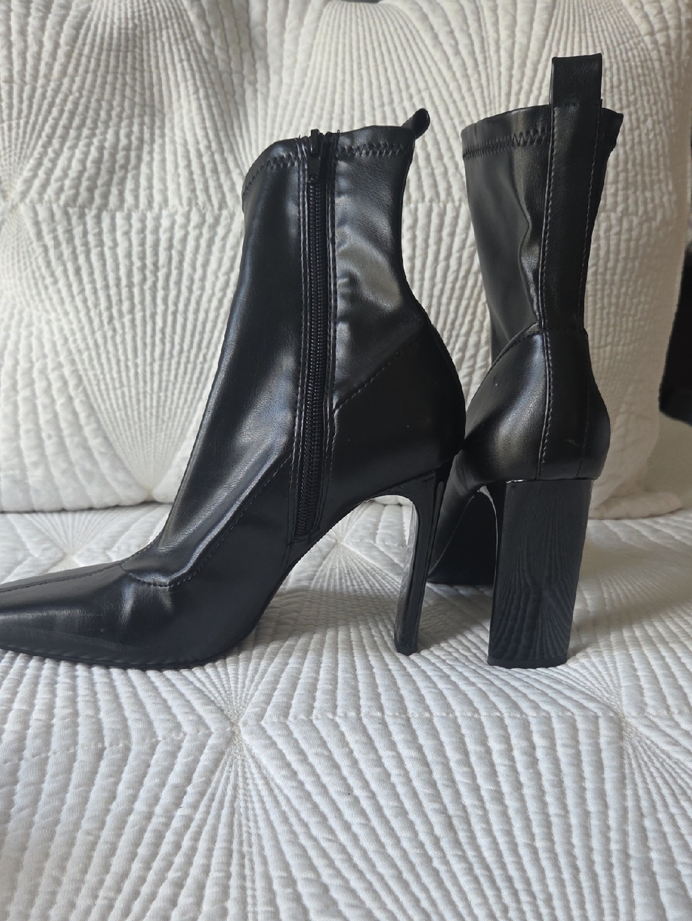 Sleek Black Pointed High-Heel Ankle Zara Boots